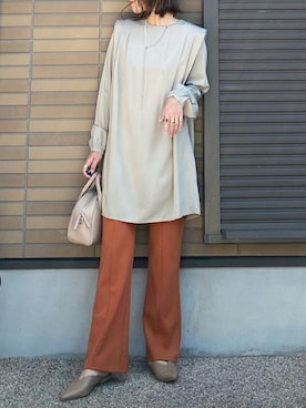 「センタープレスパンツ」｜「アイテム（スリッポン）」を使った、miho🅰ニコさん（レディース・165cm）の秋コーディネート