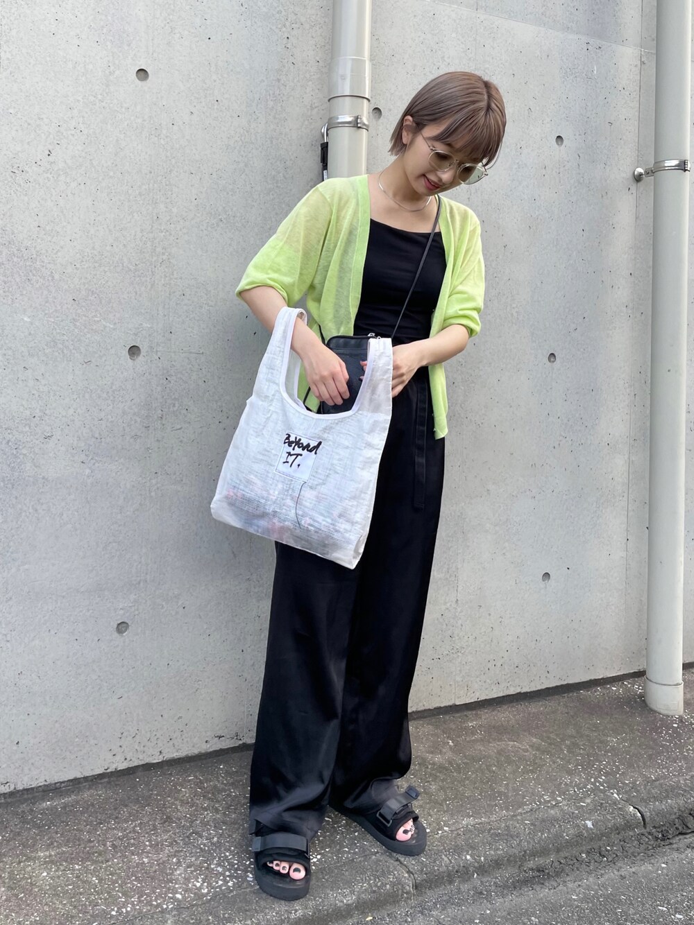 「el、カラーコーデ、緑コーデ、夏コーデ、低身長、低身長コーデ、マリンコーデ、ジーナシス、オトナ女子、大人カジュアル」｜「eLの【eL】Sparkle Sheer Cardigan/948346（カーディガン/ボレロ、グリーン系）」を使った、山形真理さん（レディース・156cm）の夏コーディネートの1枚目の写真