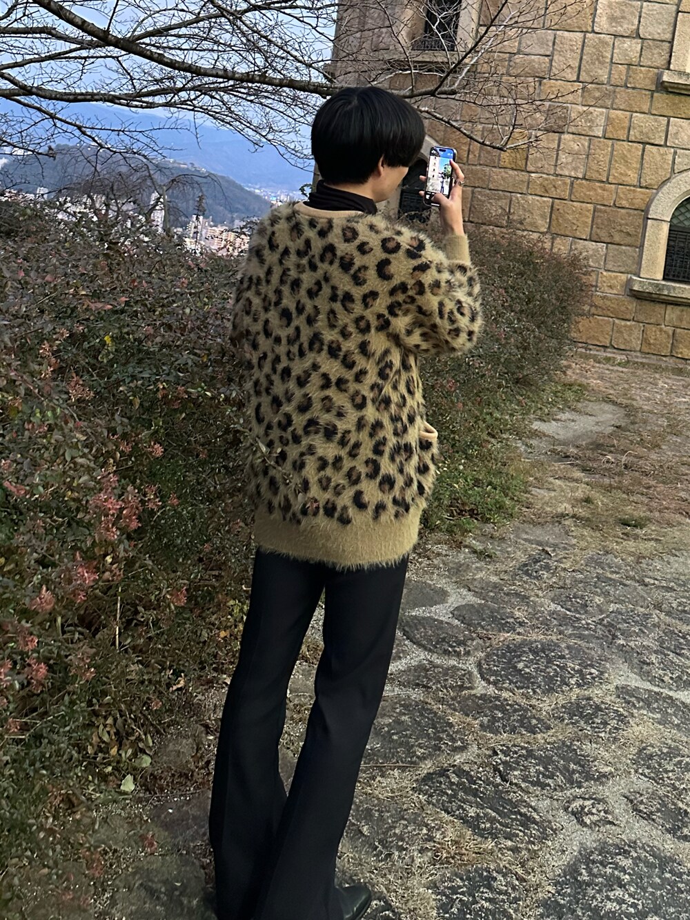 「あけましておめでとうございます！、私の推しブランド、新年一発目」｜「NUMBER (N)INEのアイテム（カーディガン/ボレロ、ベージュ系）」を使った、たったたさん（メンズ・178cm）の冬コーディネートの1枚目の写真