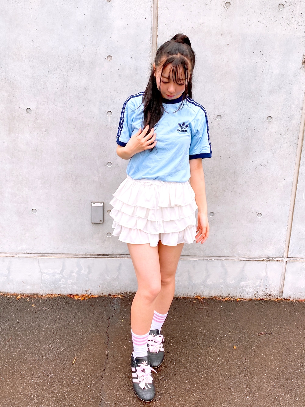 adidas ホワイト フリルスカートとロングシャツ adidas ホワイト フリルスカートとロングシャツ