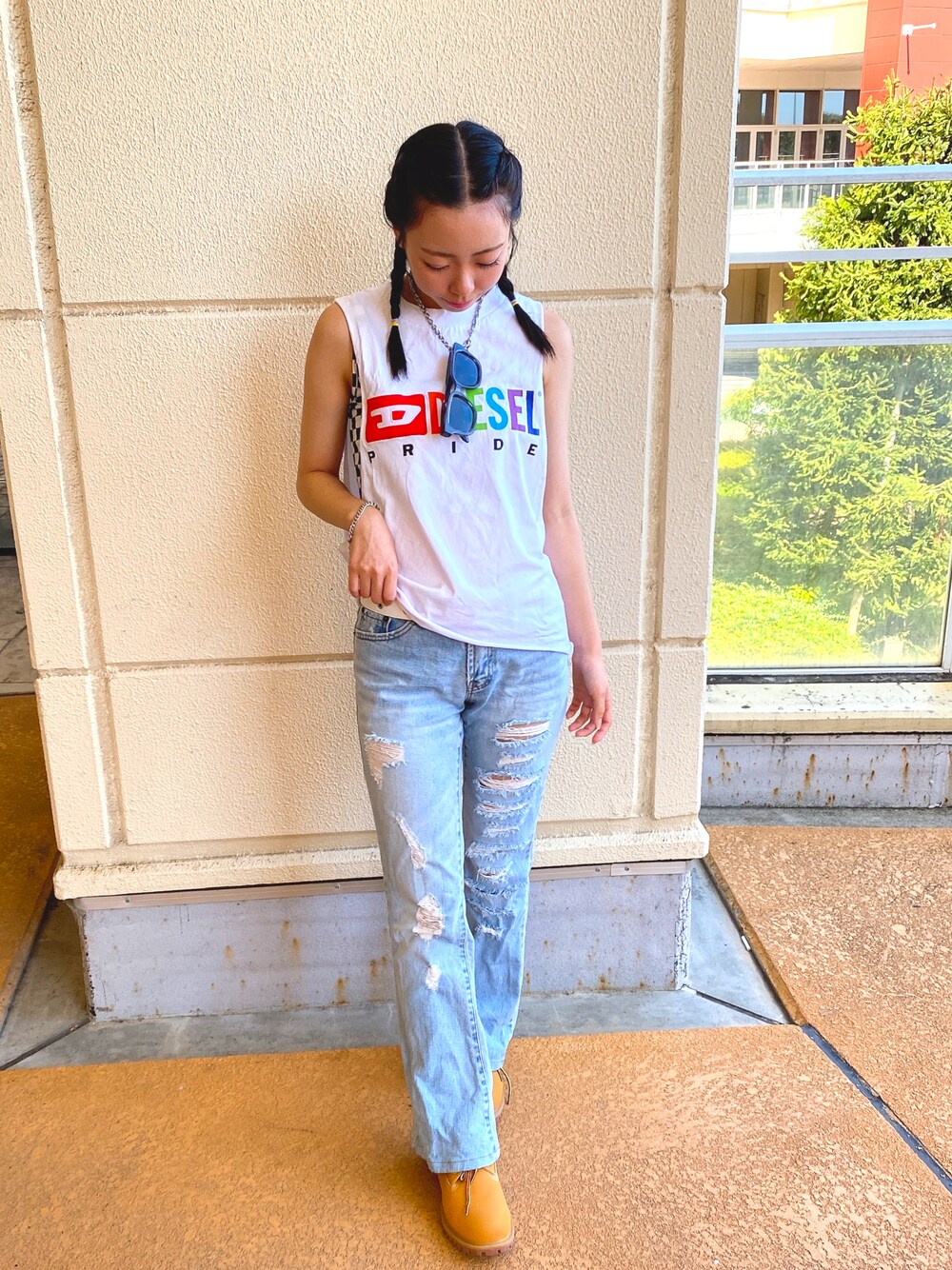 DIESELのタンクトップを使った「夏コーデ」の人気ファッション