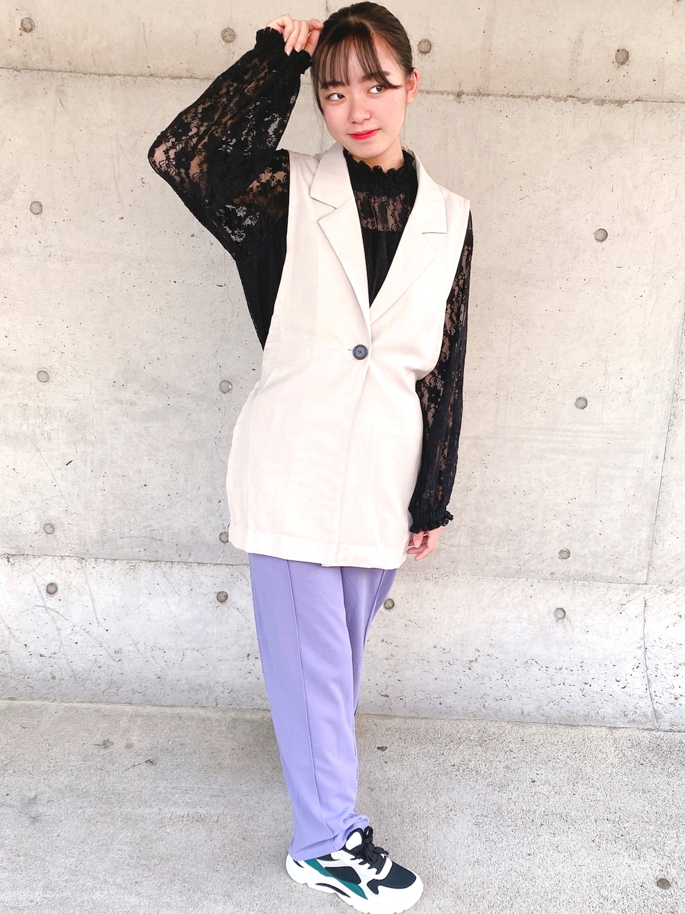 「秋ルック紹介するよ、休日スタイル、秋冬コーデ、ラクチンコーデ、秋服、パープル、しまむら、アベイル、ジーユー、お洒落さんとつながりたい、ゆるコーデ、低身長、GU、Avail、ラフコーデ」｜「しまむらのアイテム（トップス、ブラック系）」を使った、ALIさん（レディース・158cm）の秋コーディネートの1枚目の写真