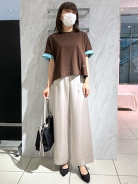 「MK MICHEL KLEIN（エムケーミッシェルクラン）の[接触冷感/洗える]リラクシーサテンワイドパンツ（その他パンツ、ベージュ系）」を使った、MKミッシェルクランさん（レディース・163cm）の夏コーディネート