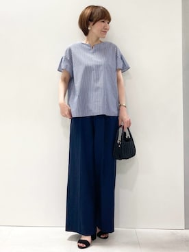 「MK MICHEL KLEIN（エムケーミッシェルクラン）のバイオヴィンテージツイル ワイドストレートパンツ/接触冷感/UVカット/速乾/洗える（スラックス、ブルー系）」を使った、MKミッシェルクランさん（レディース・157cm）の夏コーディネート