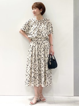 「MK MICHEL KLEIN（エムケーミッシェルクラン）の[接触冷感/洗える]アートプリントブラウス（シャツ/ブラウス、ベージュ系）」を使った、MKミッシェルクランさん（レディース・163cm）の夏コーディネート