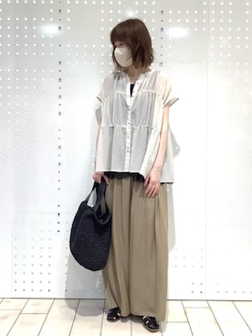 「MK MICHEL KLEIN（エムケーミッシェルクラン）の[UVカット/接触冷感/洗える]サテンワイドパンツ（その他パンツ、ブラウン系）」を使った、MKミッシェルクランさん（レディース・157cm）の夏コーディネート