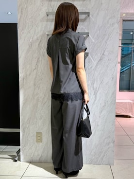 「MK MICHEL KLEIN（エムケーミッシェルクラン）のシュリングレザー台形ショルダーバッグ（その他小物、ブラック系）」を使った、MKミッシェルクランさん（レディース・163cm）の夏コーディネート