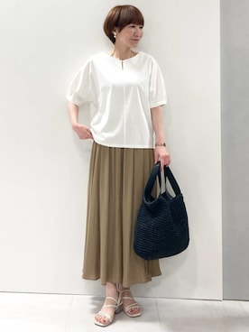 「MK MICHEL KLEIN（エムケーミッシェルクラン）のサテンガウチョパンツ/接触冷感/UVカット/洗える（その他パンツ、ベージュ系）」を使った、MKミッシェルクランさん（レディース・162cm）の春コーディネート