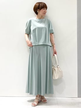 「MK MICHEL KLEIN（エムケーミッシェルクラン）のスタッズデザイン巾着風2wayバッグ（ショルダーバッグ、ホワイト系）」を使った、MKミッシェルクランさん（レディース・157cm）の夏コーディネート