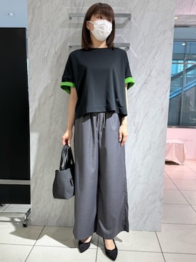 「MK MICHEL KLEIN（エムケーミッシェルクラン）の[洗える]マイクロサキソニー ワイドパンツ（その他パンツ、グレー系）」を使った、MKミッシェルクランさん（レディース・163cm）の夏コーディネート