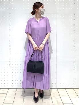 「MK MICHEL KLEIN（エムケーミッシェルクラン）の[UVカット/接触冷感/洗える]ティアードデザインサテンワンピース（ワンピース、パープル系）」を使った、MKミッシェルクランさん（レディース・163cm）の夏コーディネート