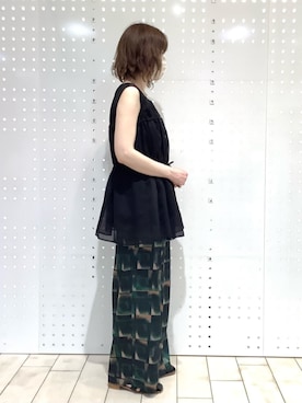 「MK MICHEL KLEIN（エムケーミッシェルクラン）のスクエアネックリブニットタンクトップ/UVカット/洗える（タンクトップ、ブラック系）」を使った、MKミッシェルクランさん（レディース・157cm）の夏コーディネート