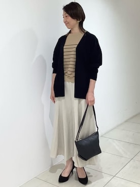 「MK MICHEL KLEIN（エムケーミッシェルクラン）のシュリングレザー台形ショルダーバッグ（その他小物、ブラック系）」を使った、MKミッシェルクランさん（レディース・162cm）の春コーディネート