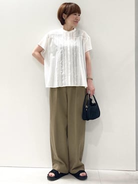 「MK MICHEL KLEIN（エムケーミッシェルクラン）の[洗える]オーガニックコットン デザインブラウス（シャツ/ブラウス、ホワイト系）」を使った、MKミッシェルクランさん（レディース・157cm）の夏コーディネート