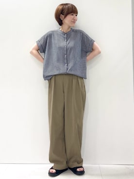 「MK MICHEL KLEIN（エムケーミッシェルクラン）の[接触冷感/洗える]バレル風シルエットストレッチパンツ（スラックス、ブラウン系）」を使った、MKミッシェルクランさん（レディース・157cm）の夏コーディネート