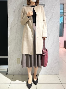 「アイテム（ノーカラーコート、ベージュ系）」を使った、MKミッシェルクランさん（レディース・164cm）の秋コーディネート