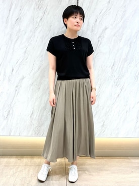 「MK MICHEL KLEIN（エムケーミッシェルクラン）の[接触冷感/洗える]ミニフリル フレンチスリーブニット（ニット/セーター、ブラック系）」を使った、MKミッシェルクランさん（レディース・163cm）の夏コーディネート