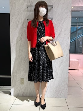 「MK MICHEL KLEIN（エムケーミッシェルクラン）の[UVカット/接触冷感/洗える]コンパクトニットカーディガン（カーディガン/ボレロ、レッド系）」を使った、MKミッシェルクランさん（レディース・162cm）の春コーディネート