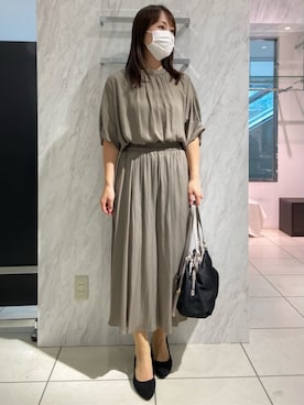 「MK MICHEL KLEIN（エムケーミッシェルクラン）の[瞬美シリーズ/UVカット/接触冷感/洗える]サテンガウチョパンツ（その他パンツ、グリーン系）」を使った、MKミッシェルクランさん（レディース・163cm）の夏コーディネート