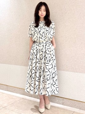 「MK MICHEL KLEIN（エムケーミッシェルクラン）の[接触冷感/洗える]アートプリントブラウス（シャツ/ブラウス、ベージュ系）」を使った、MKミッシェルクランさん（レディース・157cm）の夏コーディネート
