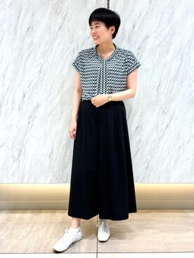 「MK MICHEL KLEIN（エムケーミッシェルクラン）の[洗える]タイデザイン幾何柄ジャージーカットソー（Tシャツ/カットソー、ブルー系）」を使った、MKミッシェルクランさん（レディース・163cm）の夏コーディネート