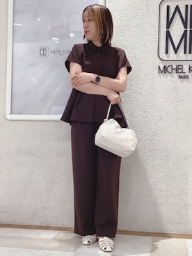 「MK MICHEL KLEIN（エムケーミッシェルクラン）の[洗える]リネンライクストレッチ ウエストタックデザイン衿付きブラウス（シャツ/ブラウス、ブラウン系）」を使った、MKミッシェルクランさん（レディース・162cm）の春コーディネート