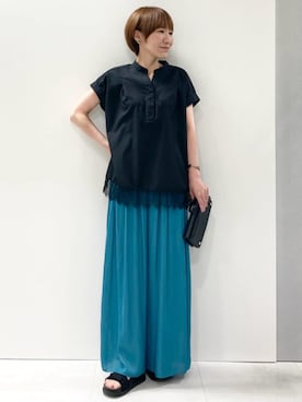 「MK MICHEL KLEIN（エムケーミッシェルクラン）の[瞬美シリーズ/UVカット/接触冷感/洗える]サテンワイドパンツ（その他パンツ、ブルー系）」を使った、MKミッシェルクランさん（レディース・163cm）の夏コーディネート