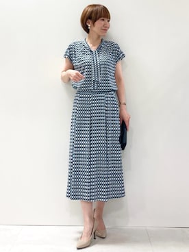 「MK MICHEL KLEIN（エムケーミッシェルクラン）の[洗える]タイデザイン幾何柄ジャージーカットソー（Tシャツ/カットソー、ブルー系）」を使った、MKミッシェルクランさん（レディース・163cm）の夏コーディネート