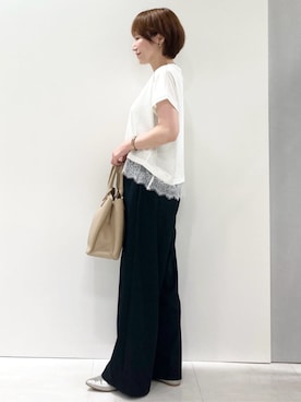 「MK MICHEL KLEIN（エムケーミッシェルクラン）の[接触冷感/洗える]ヘムレースデザインVネックカットソー（Tシャツ/カットソー、ホワイト系）」を使った、MKミッシェルクランさん（レディース・158cm）の秋コーディネート