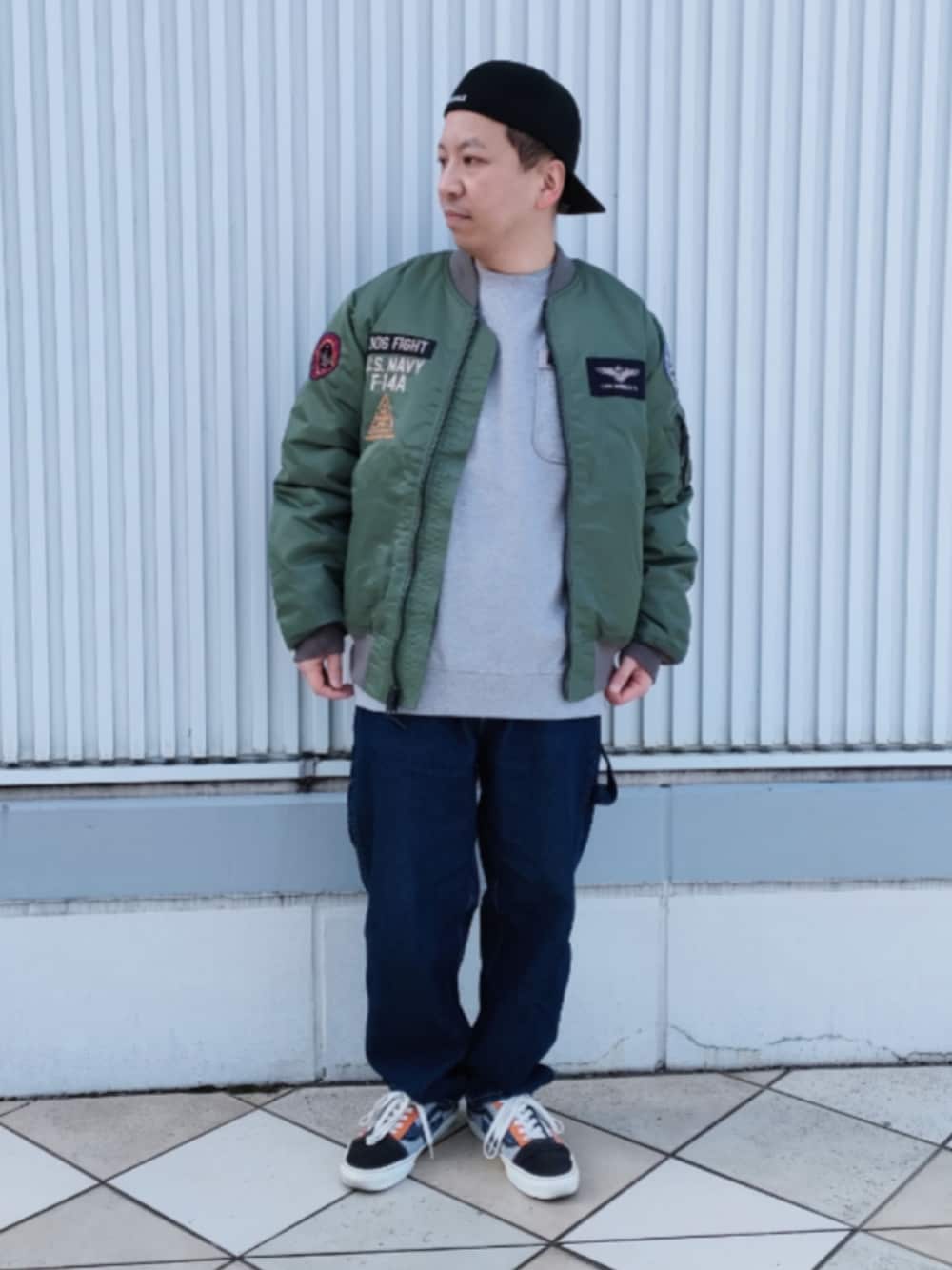 「スウェット、デニム、MA-1、キャップ、AVIREX、休日コーデ、ootd、メンズファッション、今日のコーデ、AVIREXBelle」｜「AVIREXの【×NEW ERA/ニューエラ】ロウ プロファイル 59フィフティ / LOW PROFILE 59FIFTY "AC"/ アヴィレックス / AVIREX（キャップ、ブラック系）」を使った、SUGAYA！さん（メンズ・164cm）の冬コーディネートの1枚目の写真