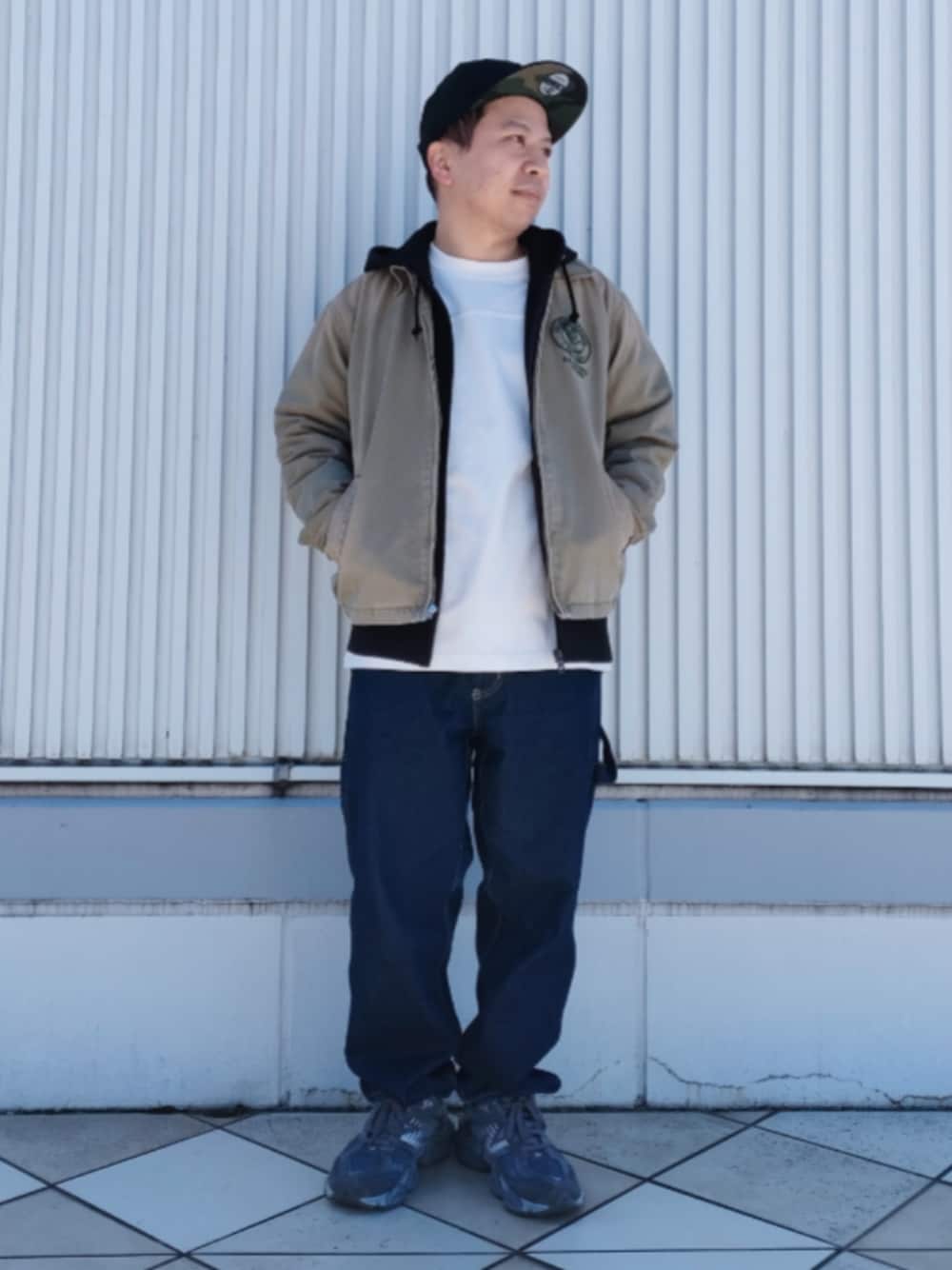 「デニム、ベージュ、キャップ、パーカー、AVIREX、春、ootd、メンズファッション、今日のコーデ、AVIREXBelle」｜「AVIREXのFADE USAF ACADEMY JACKET / フェイド USAF アカデミー ジャケット / AVIREX / アヴィレックス（ブルゾン、グリーン系）」を使った、SUGAYA！さん（メンズ・164cm）の冬コーディネートの1枚目の写真