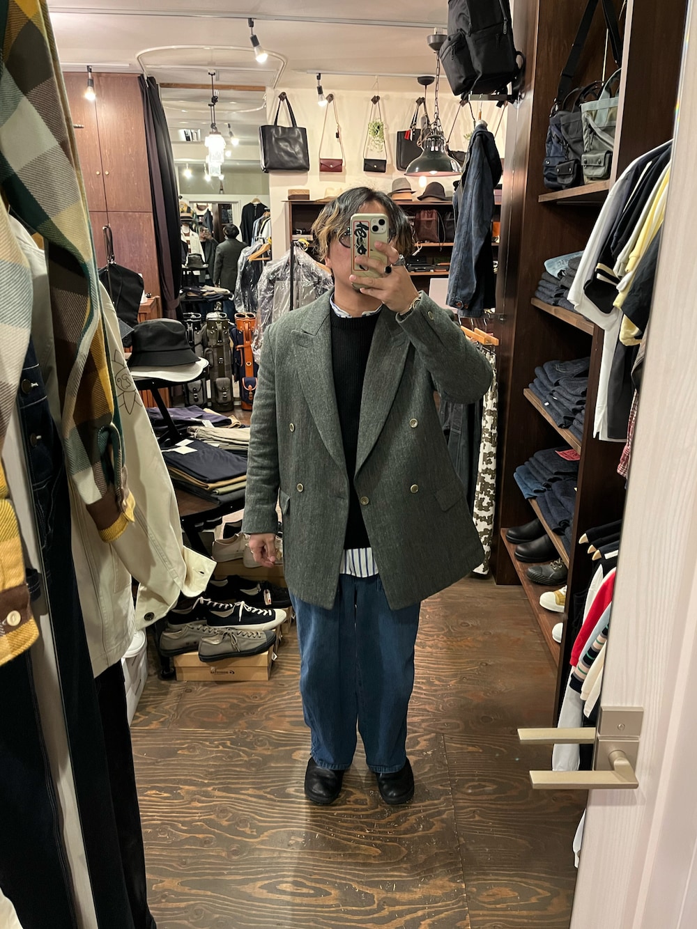 「春めき満開コーデ、メンズファッション、今日のコーデ、春、メガネ男子、ファッションを楽しもう、デニム、30代コーデ、お洒落さんとつながりたい」｜「HAVERSACKのアイテム（テーラードジャケット、グリーン系）」を使った、SLOW JAM平沼さん（メンズ・165cm）の春コーディネートの1枚目の写真