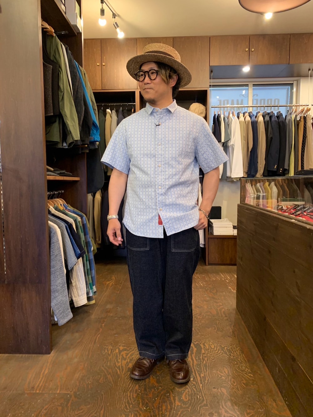 「やっぱり帽子が好き、ワイドパンツ、シャツスタイル、夏コーデ、メンズファッション、今日のコーデ、大人コーデ、カジュアルスタイル、ファッションを楽しもう、デニムコーデ、30代コーデ、低身長コーデ、オトナカジュアル」｜「Mr.FATMANのアイテム（ハット、ベージュ系）」を使った、SLOW JAM平沼さん（メンズ・165cm）の春コーディネートの1枚目の写真