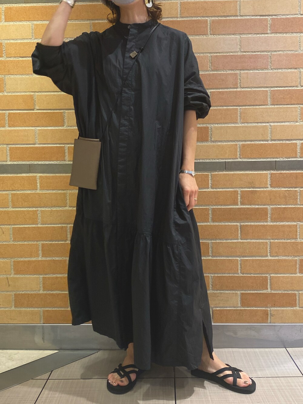「休日スタイル、ラクチンコーデ、きれいめカジュアル、teva、大人カジュアル、ワンピース、休日コーデ、uncutbound、outfit、ootd」｜「TevaのTeva(テバ)  OLOWAHU / オロワフ（サンダル、ブラック系）」を使った、Yuka Ozawaさん（レディース・155cm）の夏コーディネートの1枚目の写真