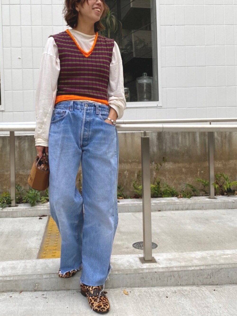 「カジュアル、大人カジュアル、大人コーデ、シンプル、パンツスタイル、デニム、デニムスタイル、vintage、B-SIDE、春、春コーデ、ベスト、MARNI、デニムパンツ」｜「Uncut BoundのUncut Bound(アンカットバウンド)　シアーロングスリーブT（Tシャツ/カットソー、ホワイト系）」を使った、Yuka Ozawaさん（レディース・155cm）の冬コーディネートの1枚目の写真