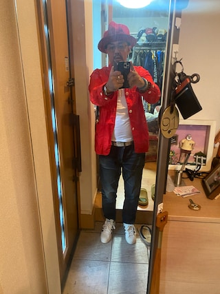 Levi's REDのテーラードジャケットを使ったメンズ人気ファッション