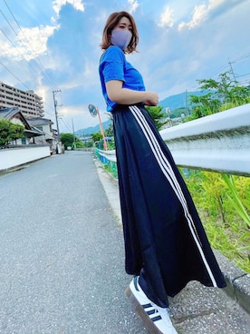 「adidas（アディダス）のアイテム（スニーカー、ホワイト系）」を使った、kumingさん（レディース・163cm）の夏コーディネート