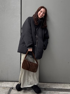 「アイテム（スリッポン）」を使った、庄司　未菜美さん（レディース・159cm）の秋コーディネート