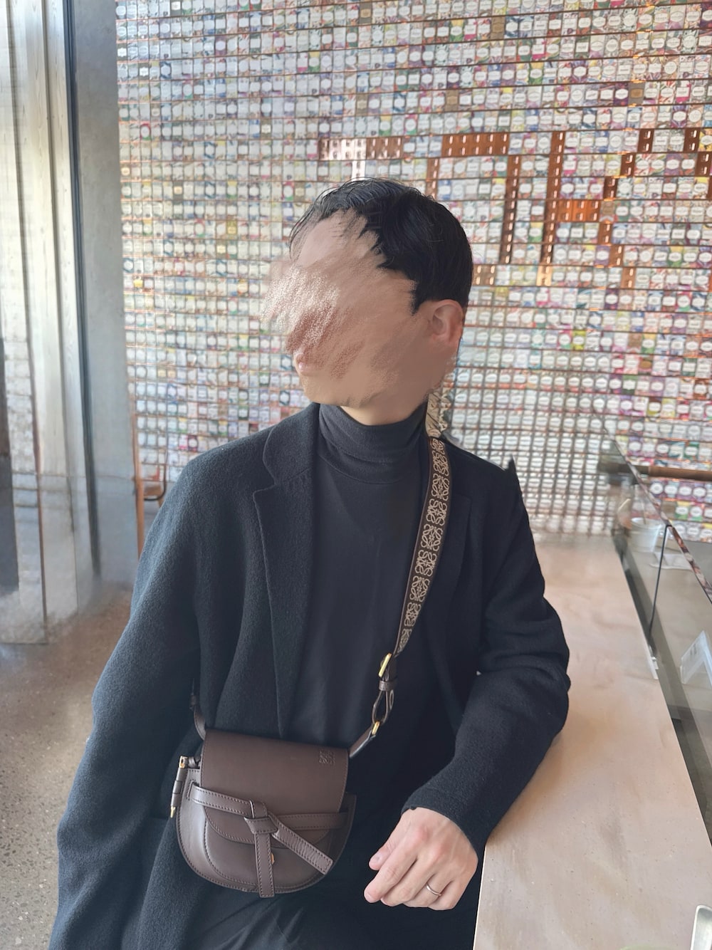 LOEWEのボディバッグ/ウエストポーチを使った人気ファッション