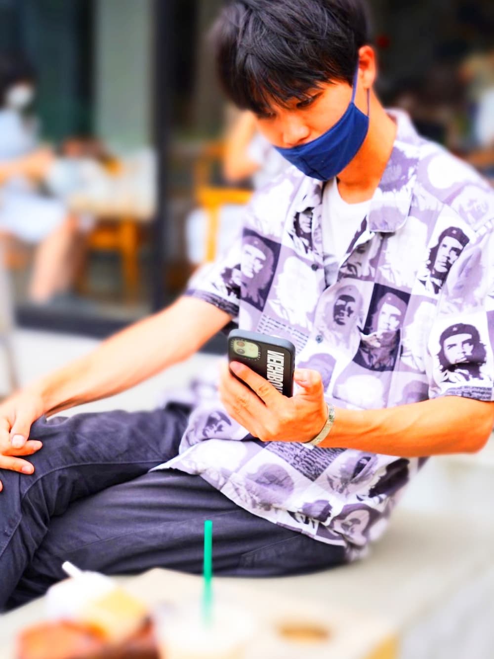 「シュプリーム、ストリート、アロハシャツ、ガラシャツ、レーヨンシャツ」｜「SOPHNET.のアイテム（バングル/リストバンド、シルバー系）」を使った、Raiki Yamashitaさん（メンズ・170cm）の冬コーディネートの1枚目の写真