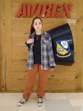 「アイテム（カーゴパンツ、レッド系）」を使った、kinukaさん（レディース・157cm）の春コーディネート