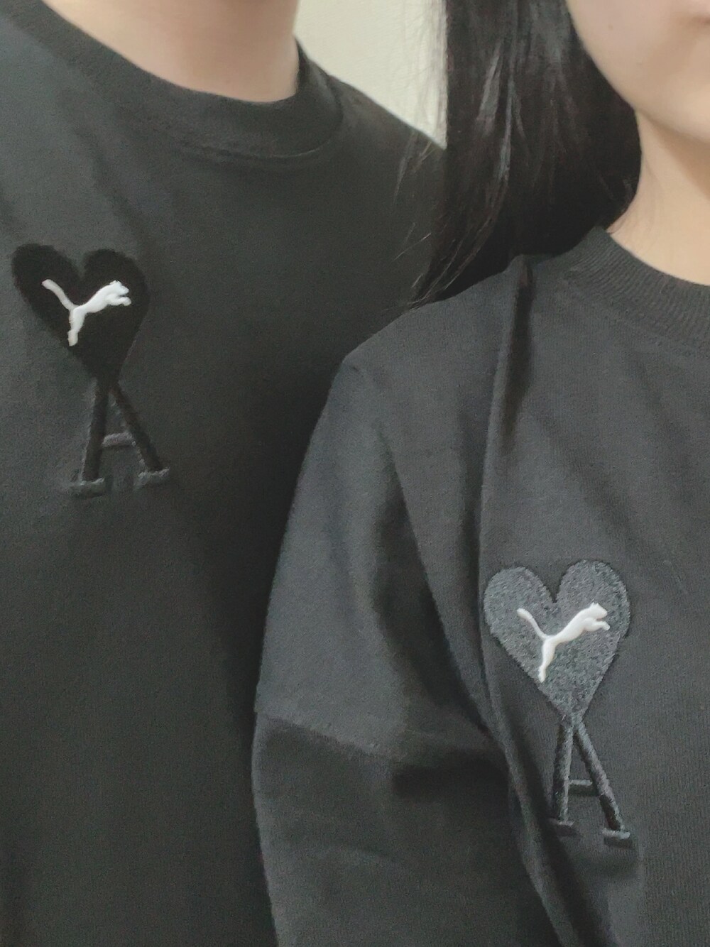「PUMA、ami、春コーデ、カップルコーデ、おそろいコーデ、黒、Tシャツ、シンプル、メンズライク、休日スタイル、スニーカーコーデ、春夏コーデ、低身長、コラボ、春」｜「amiのアイテム（Tシャツ/カットソー、ブラック系）」を使った、Harupiisさん（レディース・157cm）の春コーディネートの1枚目の写真