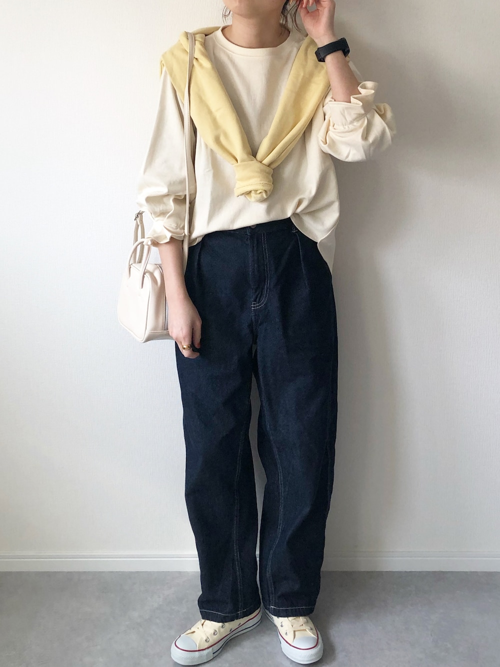 「春服みてみて、reca、袖フリル、UNIQLO、GU、プチプラ、プチプラコーデ、コンバース、春コーデ、大人カジュアル、カジュアル、シンプルコーデ、春カラー、春服、カジュアルコーデ」｜「GUのアイテム（デニムパンツ、ブルー系）」を使った、𝚔𝚘さん（レディース・160cm）の春コーディネートの1枚目の写真