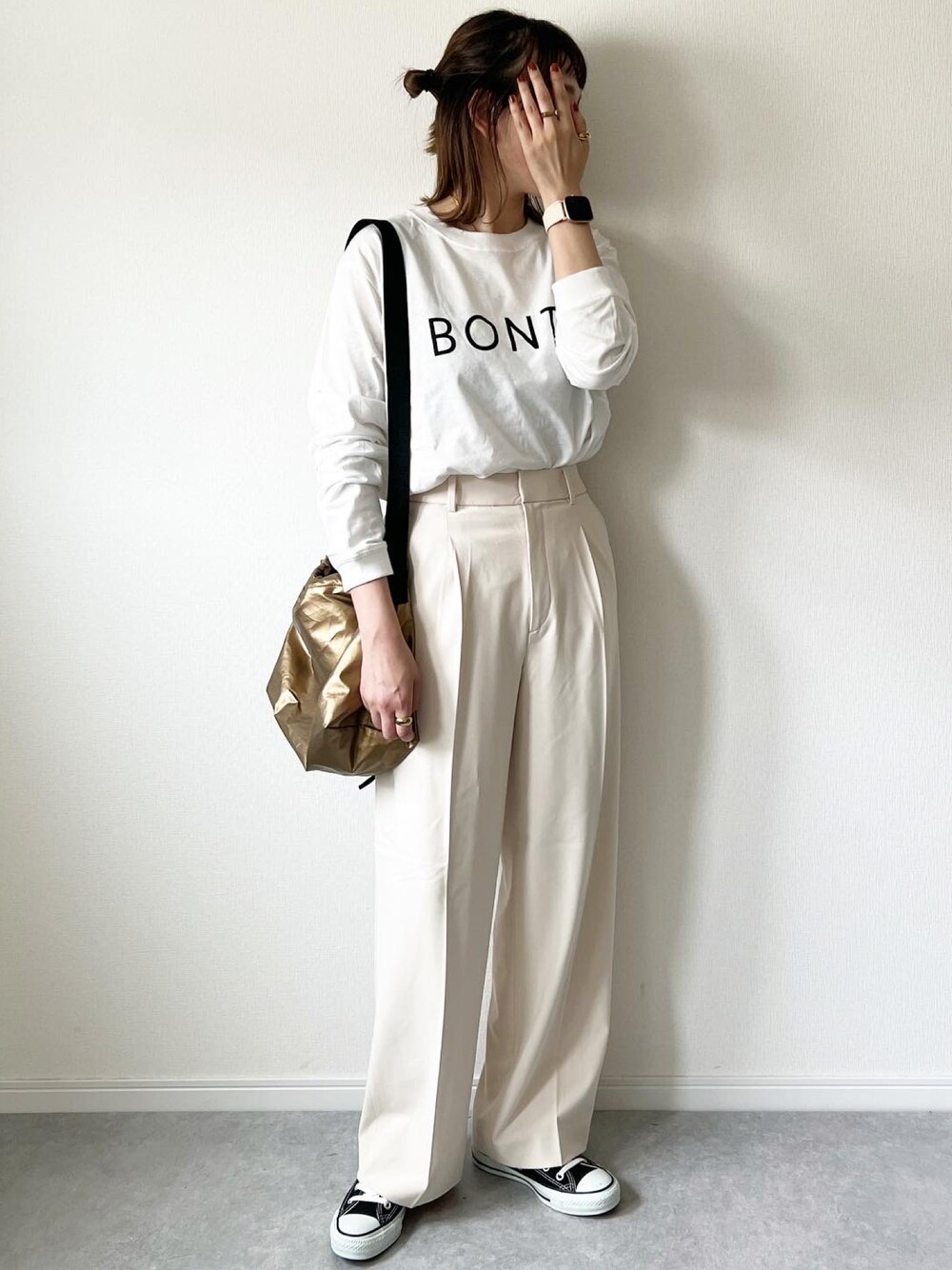 「ootd、ロゴT、ロゴロンT、ロンT、大人カジュアル、ユニクロ、タックパンツ、ホワイト、ホワイトコーデ、カジュアルコーデ、WEGO、プチプラ、プチプラコーデ、シンプルコーデ、outfit」｜「WEGOのWEGO/【WEB限定】クルーネックプリントロンT（Tシャツ/カットソー、その他）」を使った、𝚔𝚘さん（レディース・160cm）の夏コーディネートの1枚目の写真
