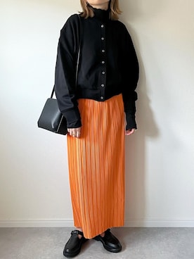 「GU（ジーユー）のアイテム（Tシャツ/カットソー、ブラック系）」を使った、𝚔𝚘さん（レディース・160cm）の秋コーディネート