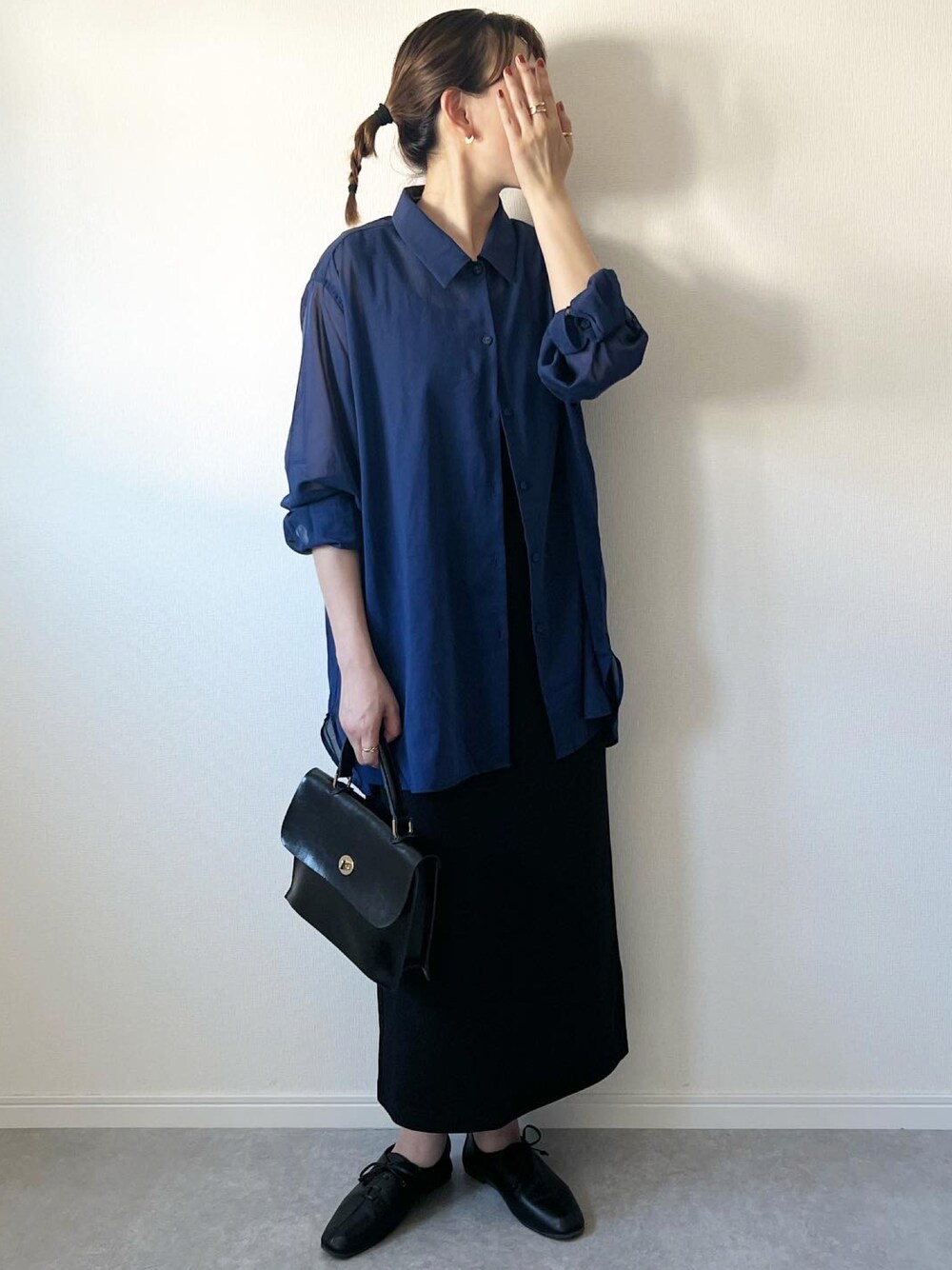 「シンプルコーデ、ユニクロ、UNIQLO、UNIQLOコーデ、タイトスカート、マキシスカート、スカート、スカートスタイル、レースアップシューズ、大人カジュアル、カジュアルコーデ、ootd、シャツスタイル、シアーシャツ、プチプラ」｜「UNIQLOのアイテム（シャツ/ブラウス、ブルー系）」を使った、𝚔𝚘さん（レディース・160cm）の夏コーディネートの1枚目の写真