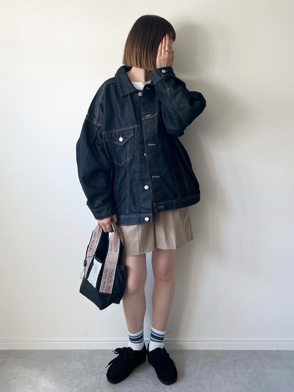 「秋服まるっと大公開、BONLECILL、デニムジャケット、Gジャン、ハーフパンツ、モカシン、GUコーデ、プチプラ、秋、秋コーデ、大人カジュアル、カジュアル、靴下、カジュアルコーデ、ootd」｜「BONLECILLのボリュームスリーブ オーバーデニムジャケット（デニムジャケット、ブルー系）」を使った、𝚔𝚘さん（レディース・160cm）の秋コーディネートの1枚目の写真