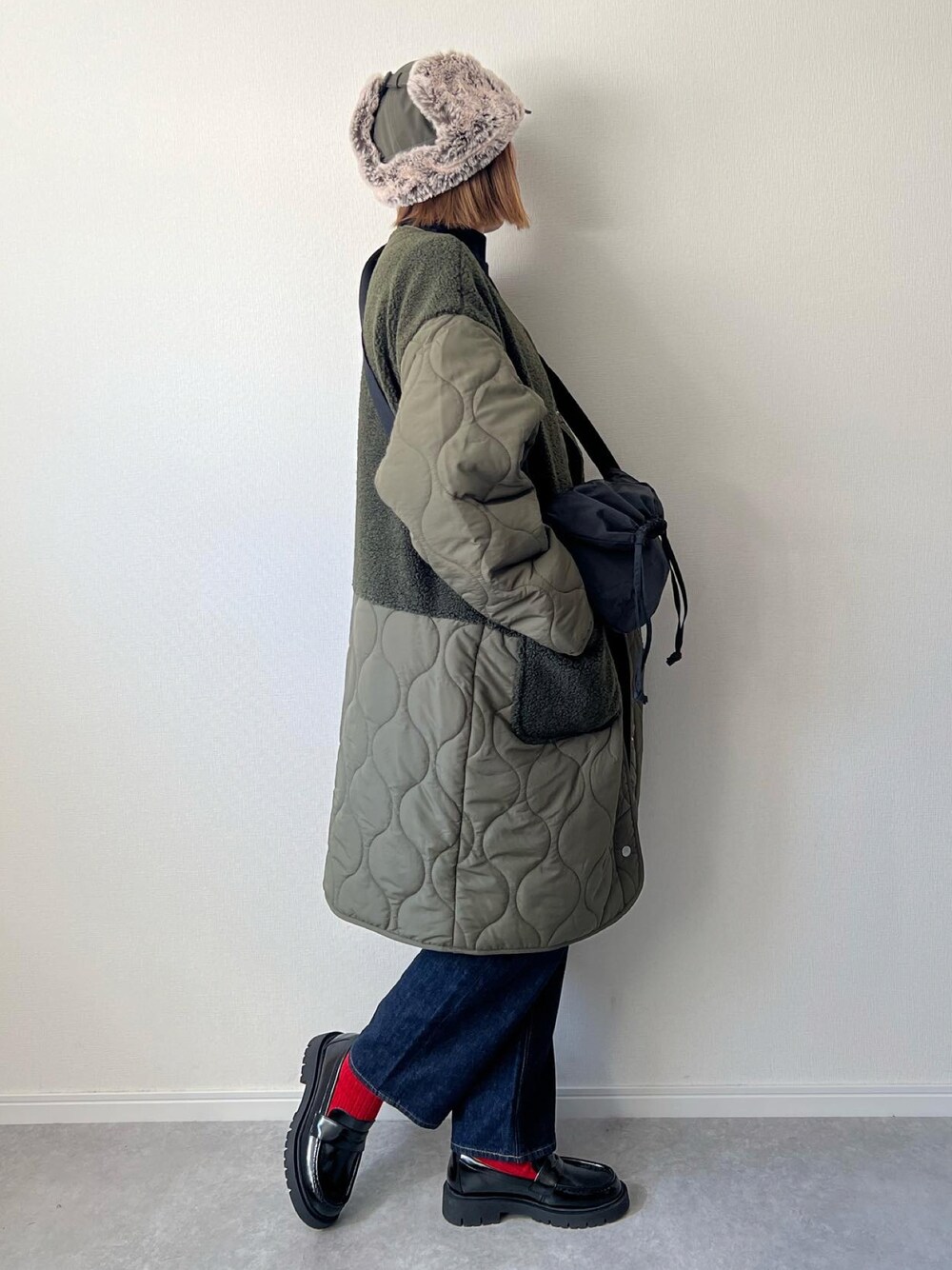 「重ね着ベストシーズン、秋服、フライトキャップ、GU、GUコーデ、ローファー、UNIQLO、ユニクロ、差し色、大人カジュアル、カジュアルコーデ、大人女子、カーキ、秋冬、30代コーデ」｜「GUのアイテム（帽子、グリーン系）」を使った、𝚔𝚘さん（レディース・160cm）の秋コーディネートの1枚目の写真