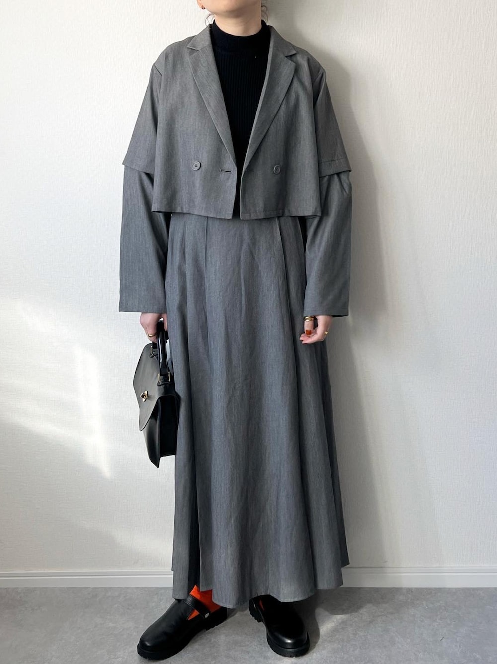 「グレー、セットアップ、セットアップスタイル、サボサンダル、リブニット、春服デビュー宣言、春コーデ、ショート丈トップス、ロングスカート、プリーツスカート、スカート、大人カジュアル、カジュアルコーデ、シンプルコーデ、オトナカジュアル」｜「GUのアイテム（ニット/セーター、ブラック系）」を使った、𝚔𝚘さん（レディース・160cm）の春コーディネートの1枚目の写真