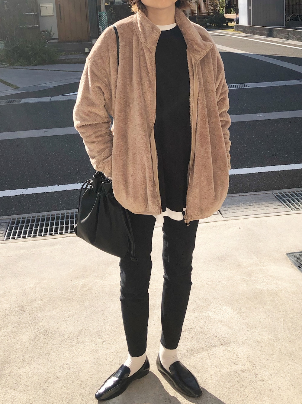 「フリース、フリースジャケット、UNIQLO、ユニクロ、オペラシューズ、GU、H&M、秋、プチプラ、プチプラコーデ、シンプル、大人カジュアル、オトナカジュアル、黒スキニー、ロンT」｜「UNIQLOのアイテム（ジャケット/アウター、ベージュ系）」を使った、𝚔𝚘さん（レディース・160cm）の秋コーディネートの1枚目の写真